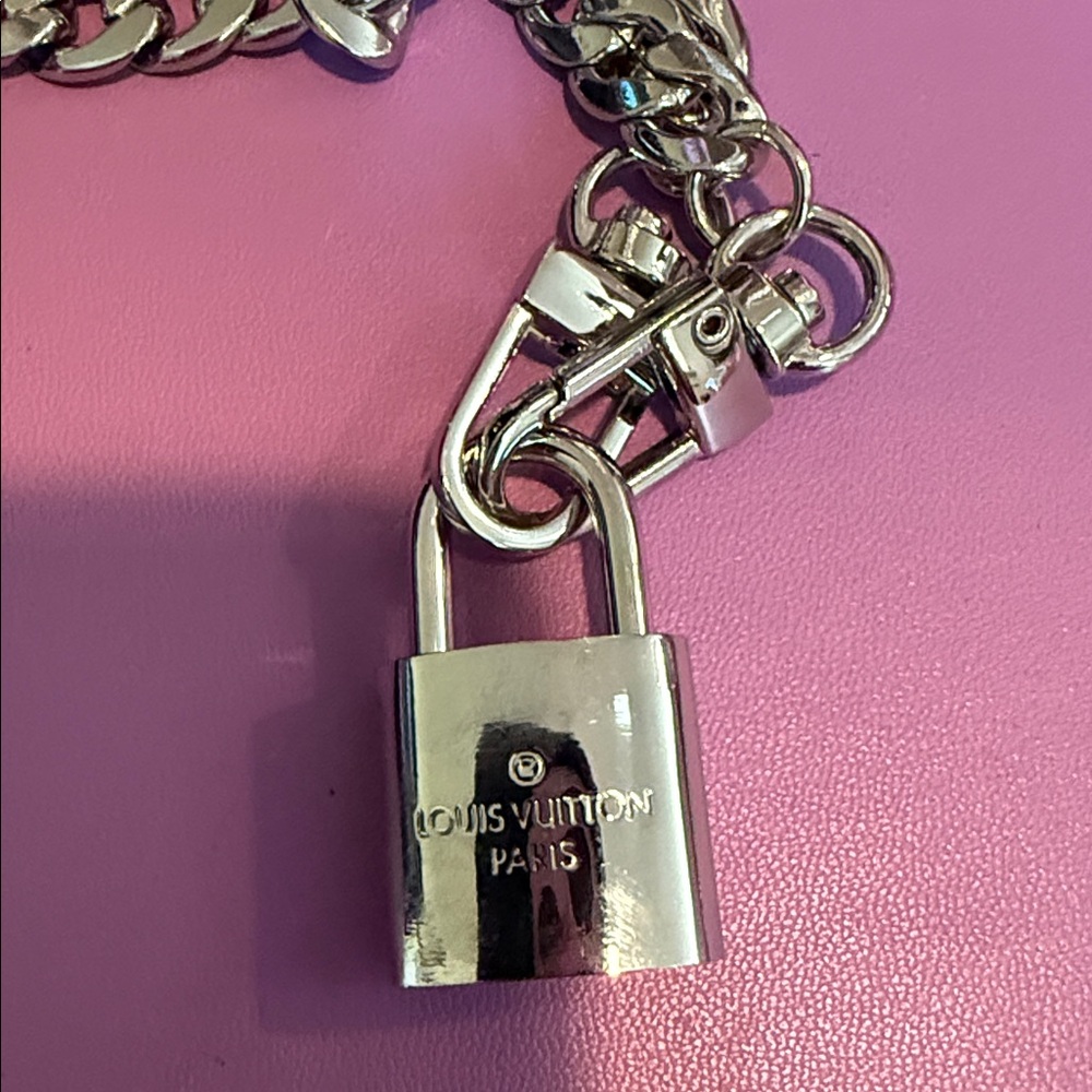 Silver LV Lock and Chain #315 - Picture 2 of 2